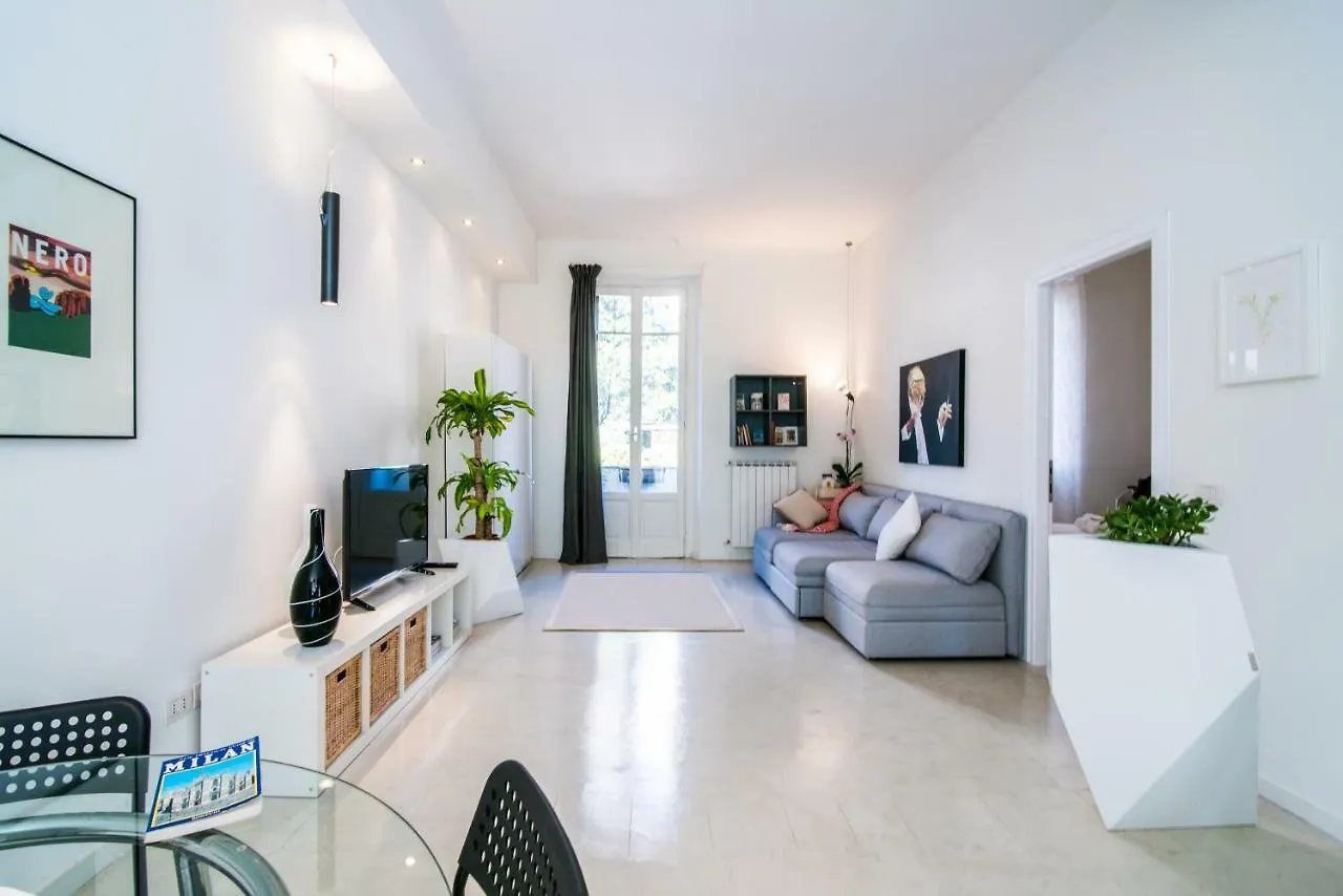 Lovely Cenisio Apartment Milan Italy