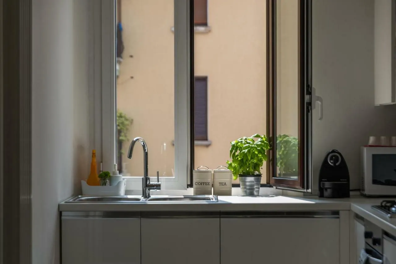 Lovely Cenisio Apartment Milan