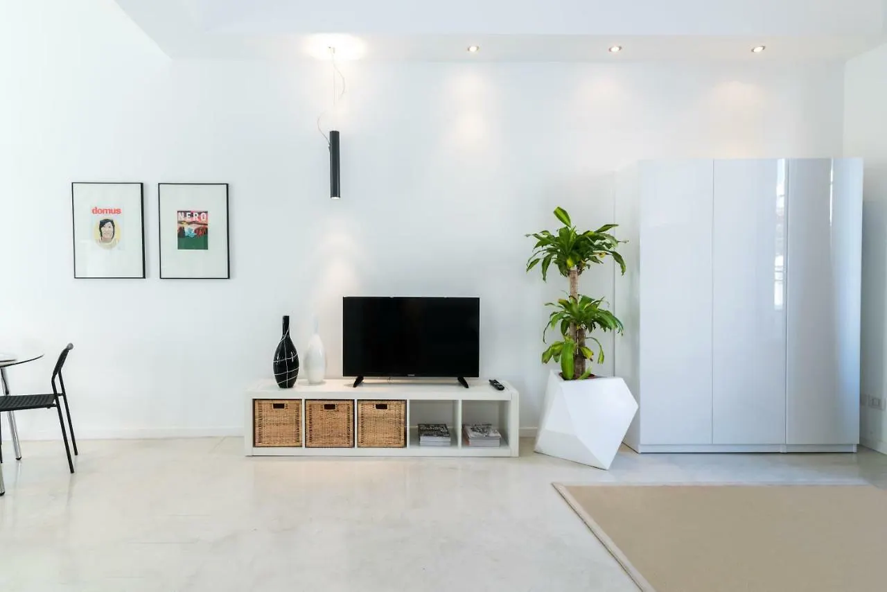Lovely Cenisio Apartment Milan Italy
